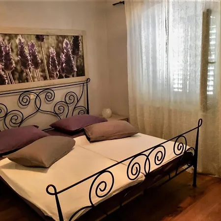 Apartment Old Town Ivo Makarska