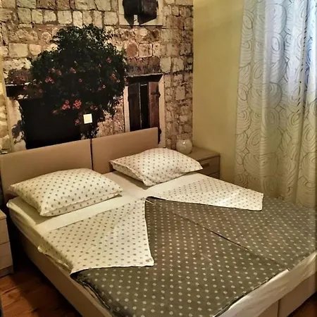 Old Town Ivo Apartment *