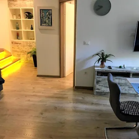 Old Town Ivo Apartman *